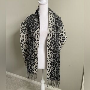 Leopard Print Black and White Scarf Cashmink V. FRAAS